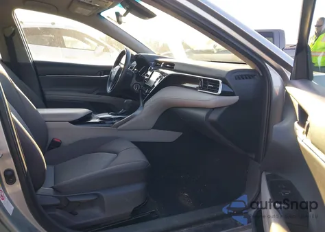 2018 Toyota Camry Le z USA, uszkodzony, nr VIN 4T1B11HK7JU634882